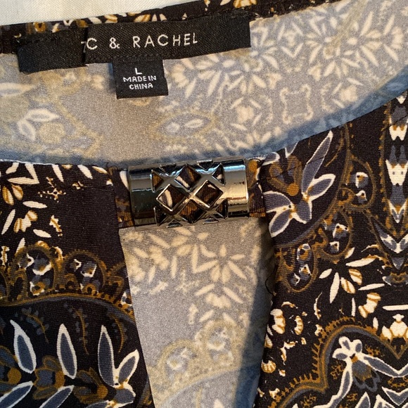 Zac&Rachel Large blk/brn stretch top. Has darts on back for a fitted look. - Picture 10 of 11